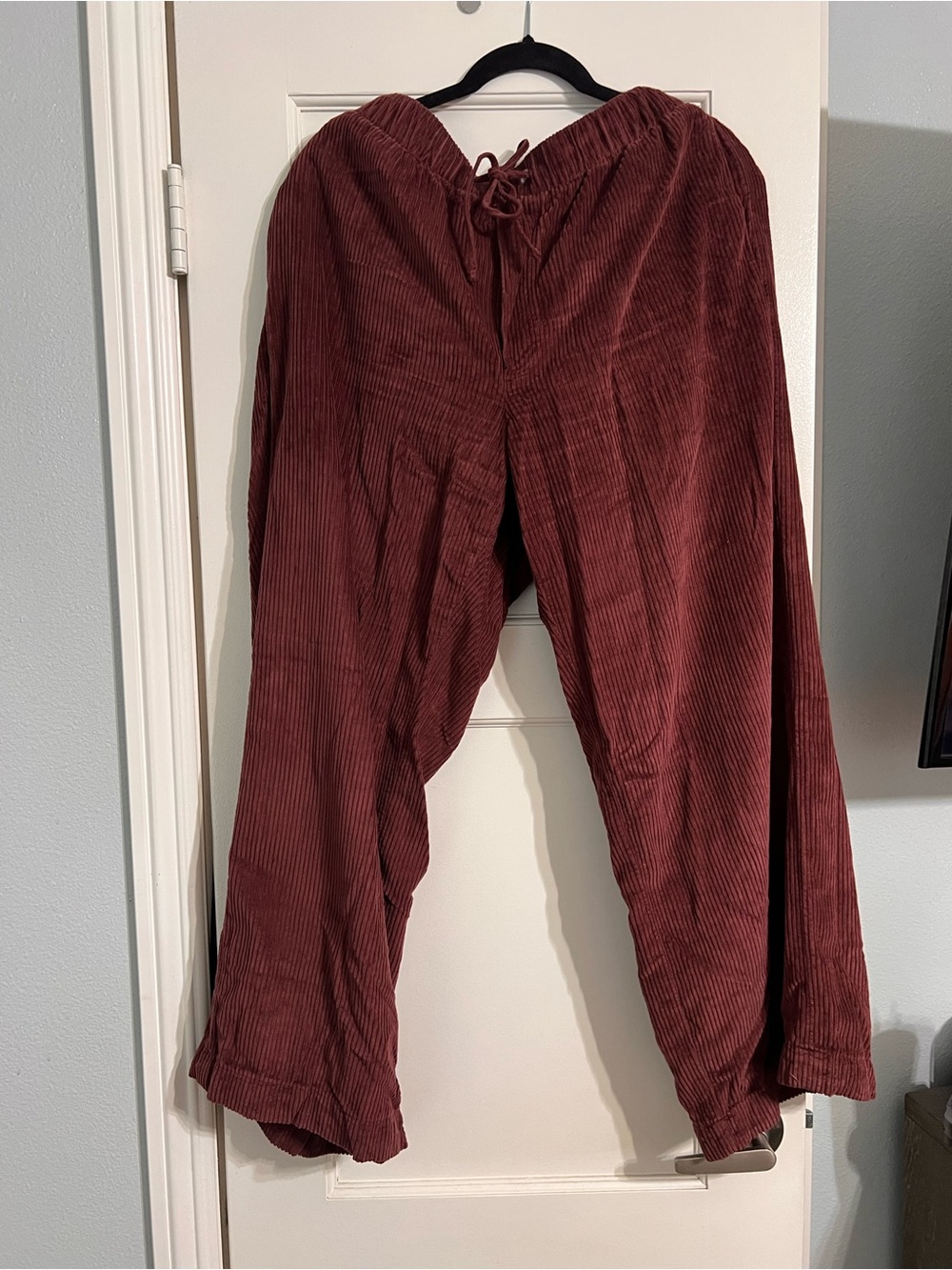 American Eagle Outfitters Wide-Leg Corduroy Pants in Wine